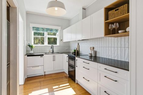 Photo of property in 16 Rodney Street, Northland, Wellington, 6012