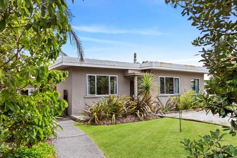 Photo of property in 18 Moana Road, Okitu, Gisborne, 4010
