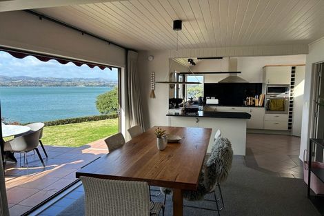 Photo of property in 240 Devonport Road, Tauranga, 3110