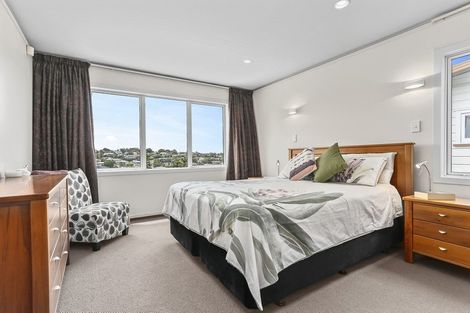 Photo of property in 10 Knightsbridge Drive, Forrest Hill, Auckland, 0620
