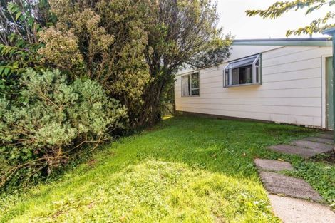 Photo of property in 19b Colchester Crescent, Newlands, Wellington, 6037