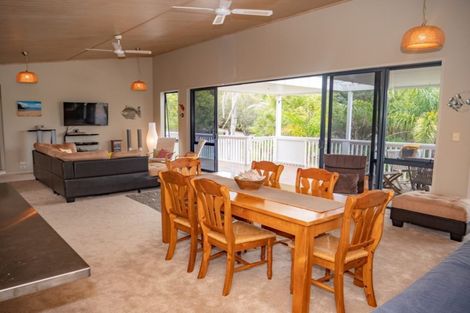 Photo of property in 44 Heretaunga Crescent, Cable Bay, 0420