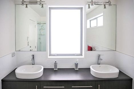 Photo of property in 4 Ravello Rise, Flat Bush, Auckland, 2019