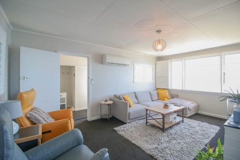 Photo of property in 82 Marine Parade, Bluff, 9814