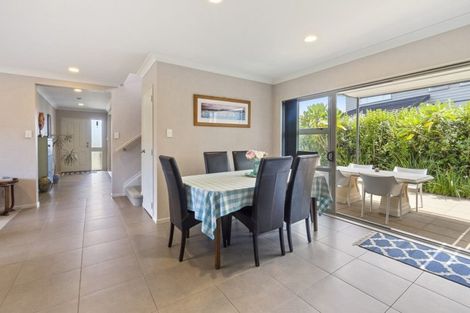 Photo of property in 54 Aberdeen Crescent, Wattle Downs, Auckland, 2103