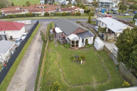 Photo of property in 17 Edgewater Drive, Pakuranga, Auckland, 2010