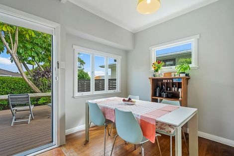 Photo of property in 121 Titirangi Road, New Lynn, Auckland, 0600