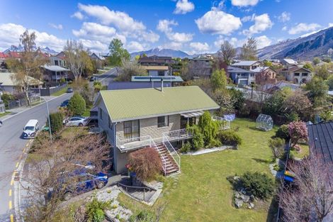 Photo of property in 12 Hood Crescent, Arrowtown, 9302