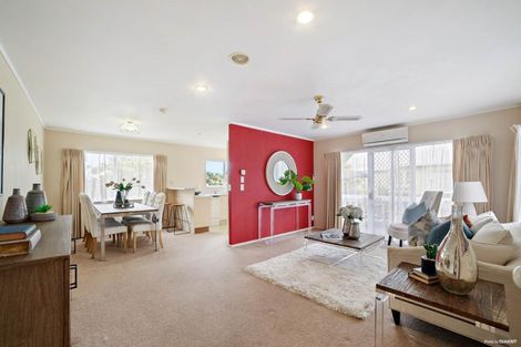 Photo of property in 2/239 Edmonton Road, Te Atatu South, Auckland, 0610