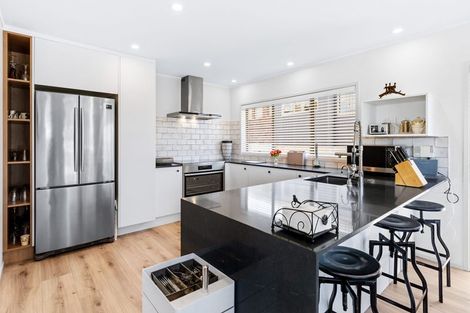 Photo of property in 20 Chatswood Grove, Chatswood, Auckland, 0626