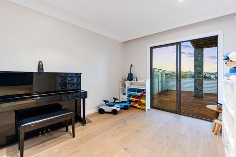 Photo of property in 4 Hanikura Street, Long Bay, Auckland, 0630