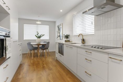 Photo of property in 8a Steen Place, Mangere Bridge, Auckland, 2022