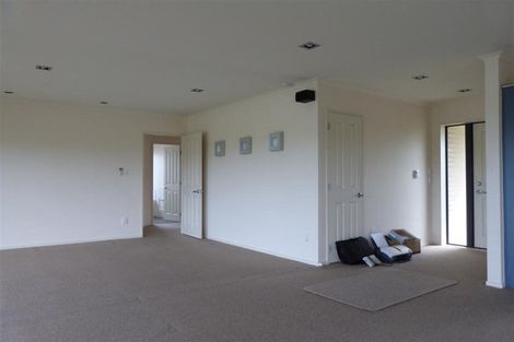 Photo of property in 75 Barbados Way, One Tree Point, 0118