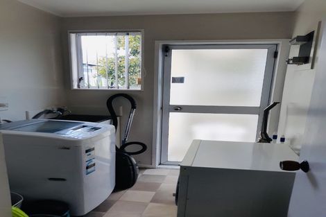 Photo of property in 2 Sparrow Place, Weymouth, Auckland, 2103