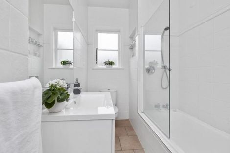 Photo of property in 28 Hanlon Crescent, Narrow Neck, Auckland, 0624