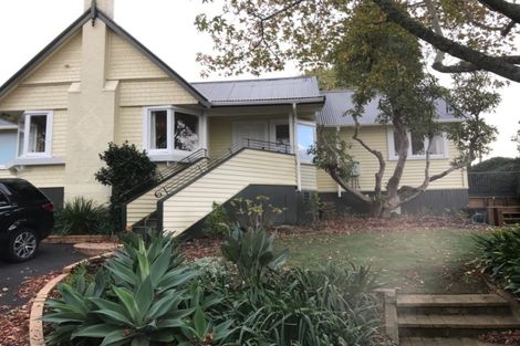 Photo of property in 16 Bridge View Road, Birkenhead, Auckland, 0626