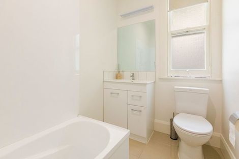 Photo of property in 35 Milton Road, Bluff Hill, Napier, 4110