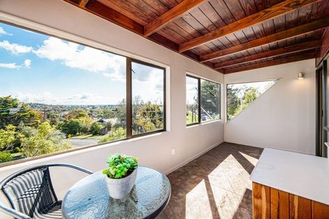 Photo of property in 2/84a Avonleigh Road, Green Bay, Auckland, 0604