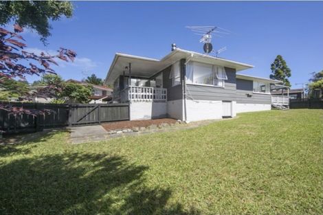 Photo of property in 31 Staincross Street, Green Bay, Auckland, 0604