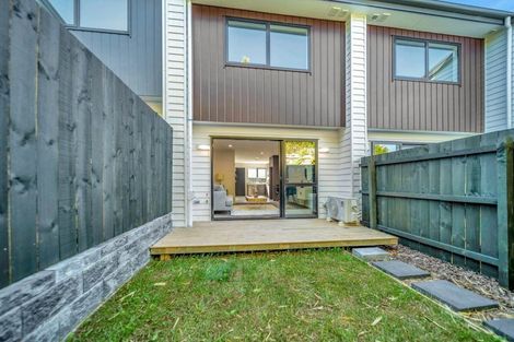 Photo of property in 2/106 Triangle Road, Massey, Auckland, 0614