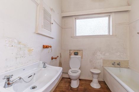 Photo of property in 47 Queenwood Road, Levin, 5510