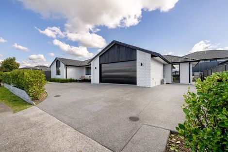 Photo of property in 14 Raynor Crescent, Pyes Pa, Tauranga, 3112