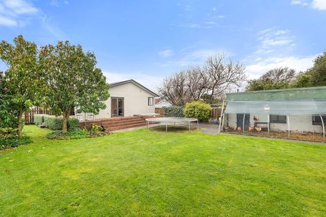 Photo of property in 17 Warren Crescent, Hillmorton, Christchurch, 8025