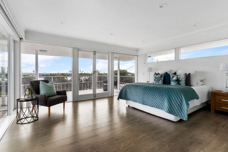 Photo of property in 81a Stanley Point Road, Stanley Point, Auckland, 0624