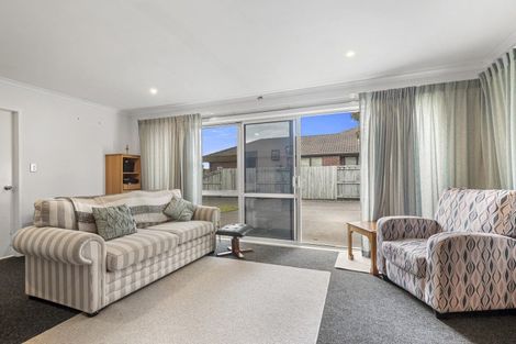 Photo of property in 33 Seabreeze Place, Papamoa Beach, Papamoa, 3118