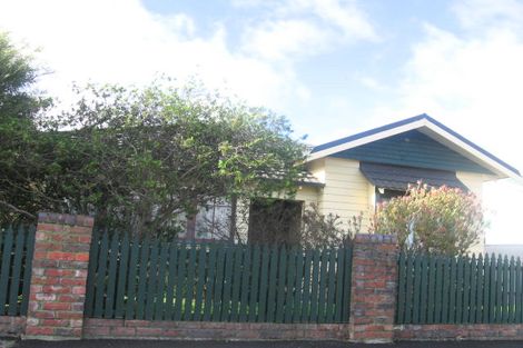 Photo of property in 37 Shamrock Street, Takaro, Palmerston North, 4412