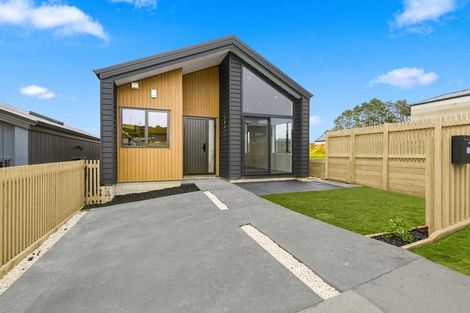 Photo of property in 10 Harakeke Lane, Orewa, 0931