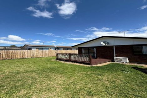 Photo of property in 2/6 Trimdon Street, Randwick Park, Auckland, 2105