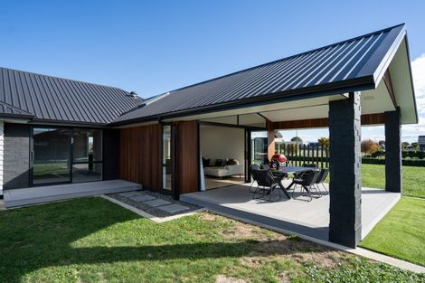 Photo of property in 83 Sunline Drive, Leamington, Cambridge, 3432