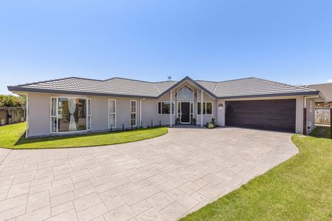 Photo of property in 10 Glen Loch Place, Paraparaumu, 5032