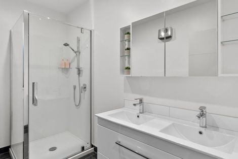 Photo of property in 1 Kirimoko Crescent, Wanaka, 9305