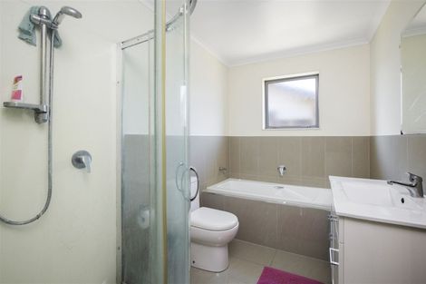 Photo of property in 18 Yatterina Avenue, Takanini, 2112