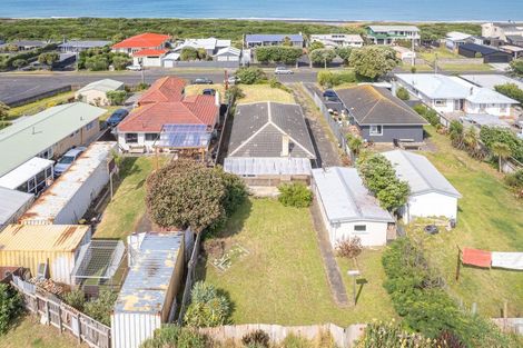 Photo of property in 128 Karaka Street, Castlecliff, Whanganui, 4501