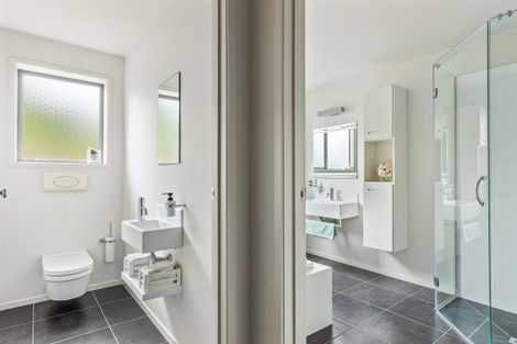 Photo of property in 58d Gilbert Street, New Plymouth, 4310