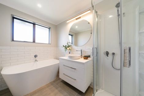 Photo of property in 2/41 Athlone Crescent, Avalon, Lower Hutt, 5011