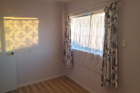 Photo of property in 2/18 Carriage Close, Northpark, Auckland, 2013