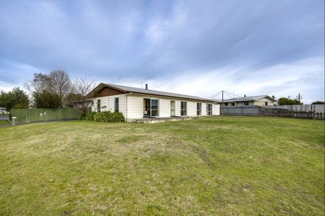 Photo of property in 2 Lander Place, Flaxmere, Hastings, 4120