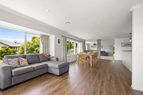 Photo of property in 1 Orlando Close, Frankleigh Park, New Plymouth, 4310