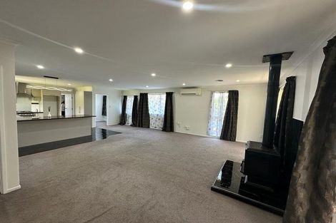 Photo of property in 15 Leo Street, Glen Eden, Auckland, 0602