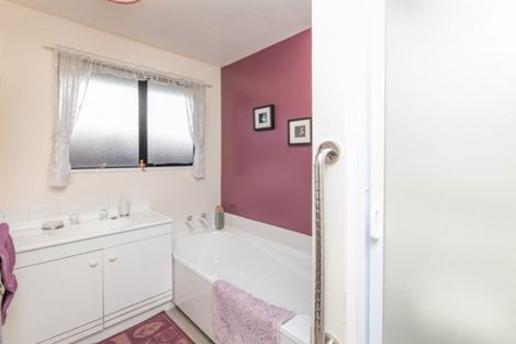 Photo of property in 2/14 Innisfree Place, Northwood, Christchurch, 8051