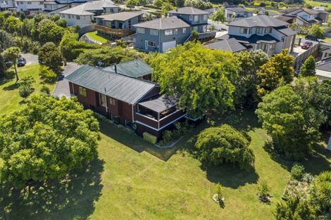 Photo of property in 6 Tasman Avenue, Henderson Valley, Auckland, 0614