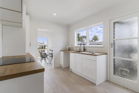 Photo of property in 116 Archibald Road, Kelston, Auckland, 0602