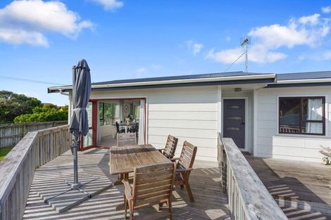Photo of property in 2 Makora Road, Otaihanga, Paraparaumu, 5036