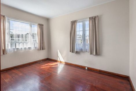 Photo of property in 2 Moorefield Road, Johnsonville, Wellington, 6037