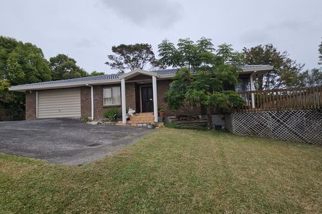 Photo of property in 13b Avonleigh Road, Green Bay, Auckland, 0604