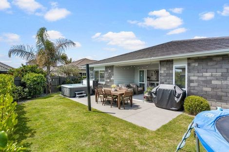 Photo of property in 18 Excelsa Place, Papamoa Beach, Papamoa, 3118